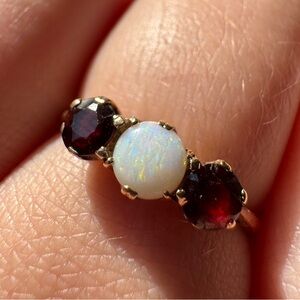 Elegant Gold and Opal Ring with Garnet Accents 9ct Size 9.5